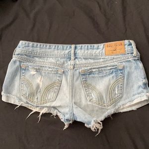 Hollister Denim Shorts : Blue solid bottoms